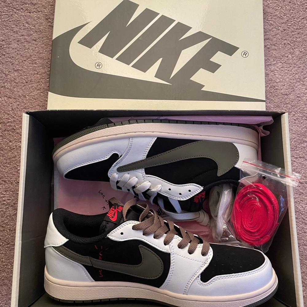 Men’s Nike Air Jordan 1 Low Cactus Jack Travis Scott Sneakers